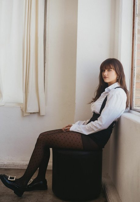 Chloe East art actress photo