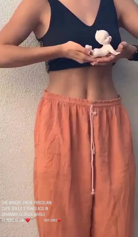 Chloe East erotic pornstar img