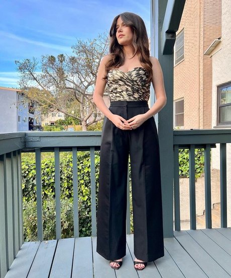 Molly Gordon star best images