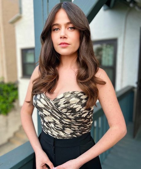 Molly Gordon star nude pictures