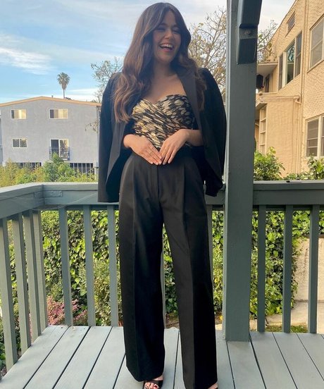 Molly Gordon beautiful star images