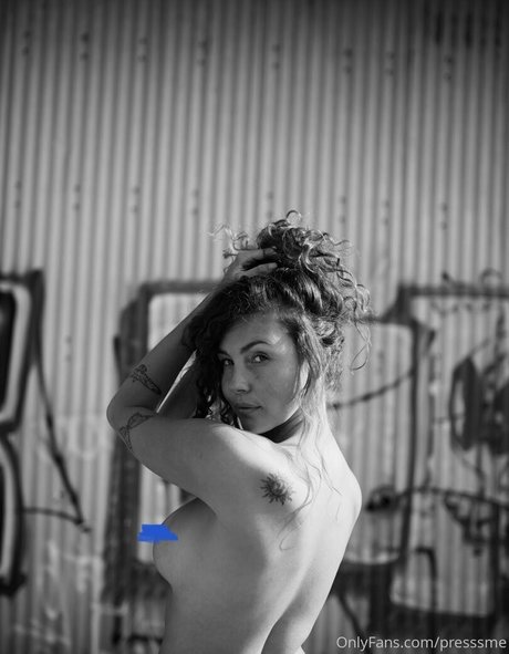 presssme model nude pic