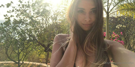 auradayy naked star images