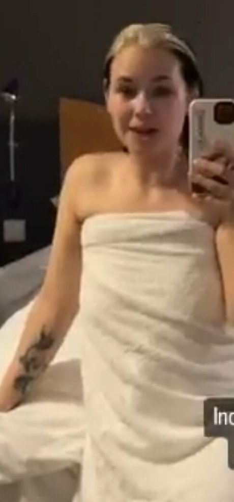 Dog Biscuits nudes model pic