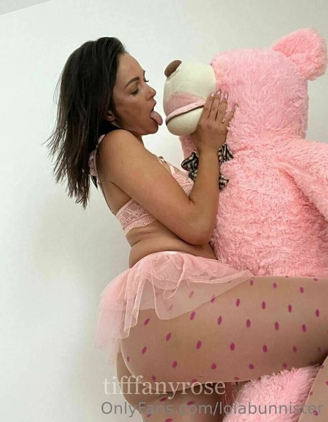 novaseren model adult photo