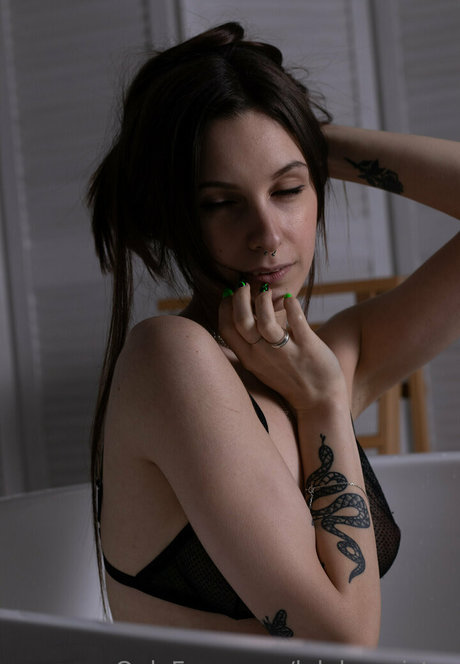 novaseren sexy model images