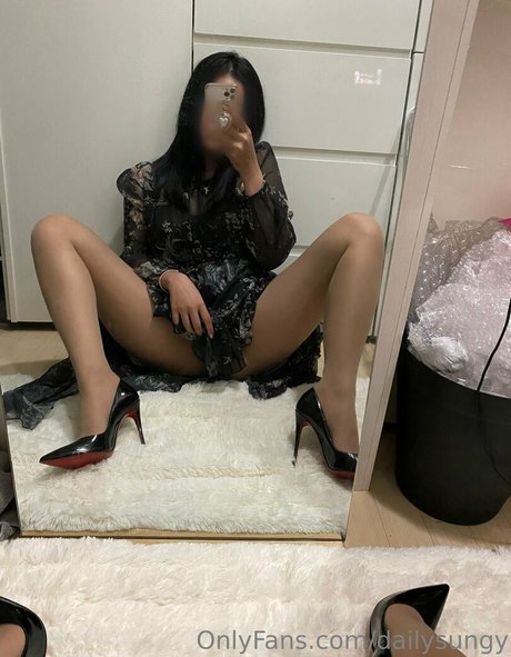 dailysungy star nude archive