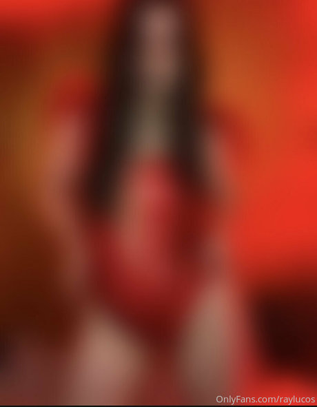raylucos model nude picture