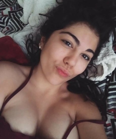 Angel Isais naked model gallery