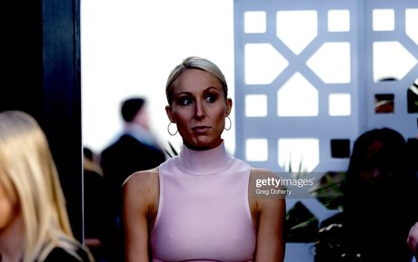 Nikki Glaser top model photo