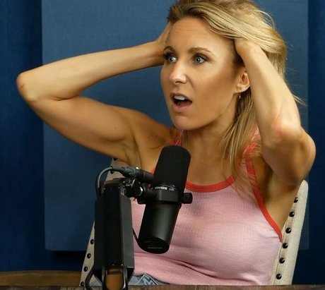 Nikki Glaser sexy actress pics