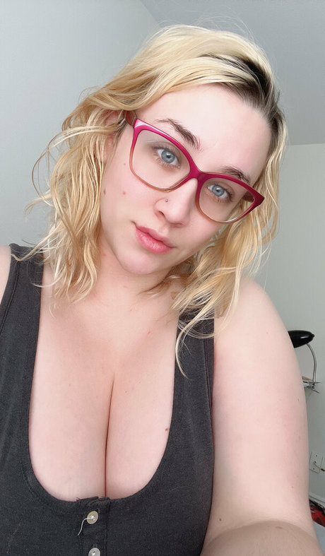 ashucosfree model exclusive images