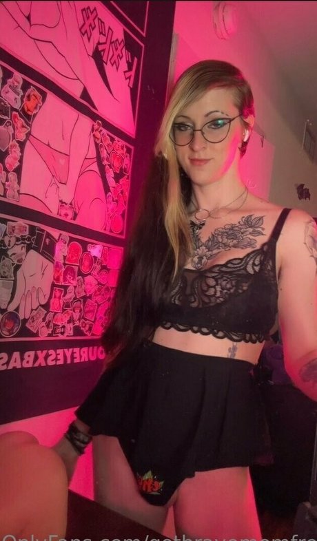 gothravemomfree star sexy photos