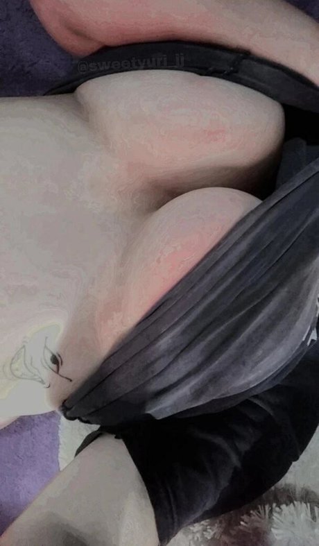 SweetYuri pornstar top image