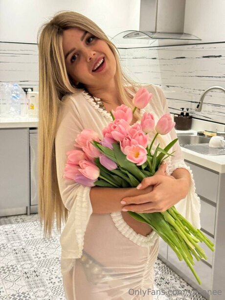 yesonee star exclusive img