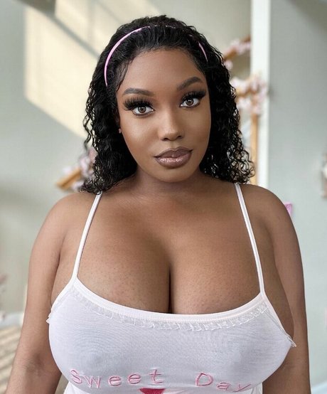 Chawanda Love xxx model galleries