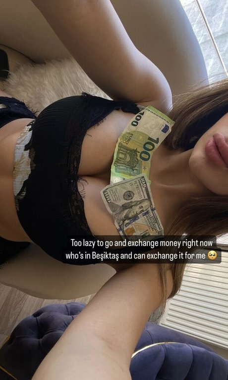 Yobihkenzie star nude photo