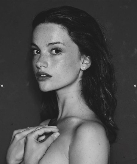 Camille Yolaine art pornstar photo