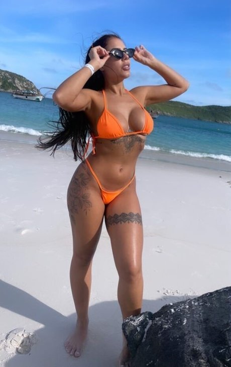 Thauany Faccini adult model pic