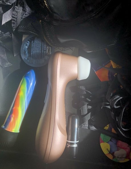 snakefoxbox pretty pornstar image