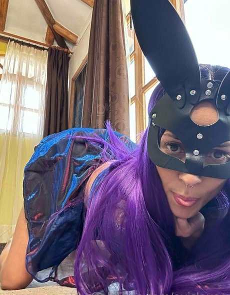 avislovee star nudes img