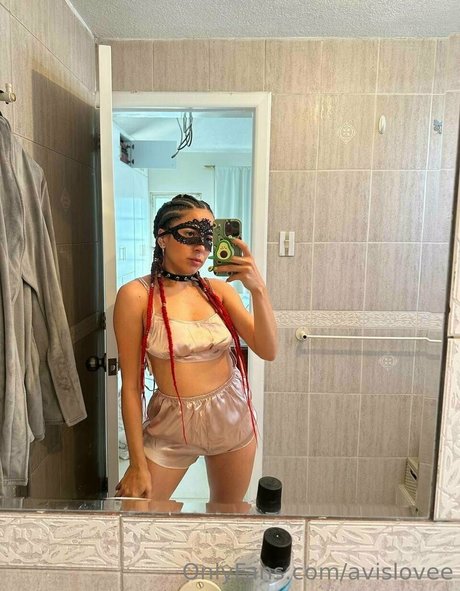 avislovee top actress img