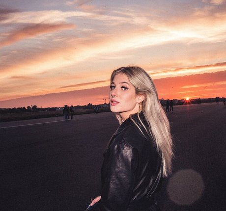 pinkarosalina sexy actress photo