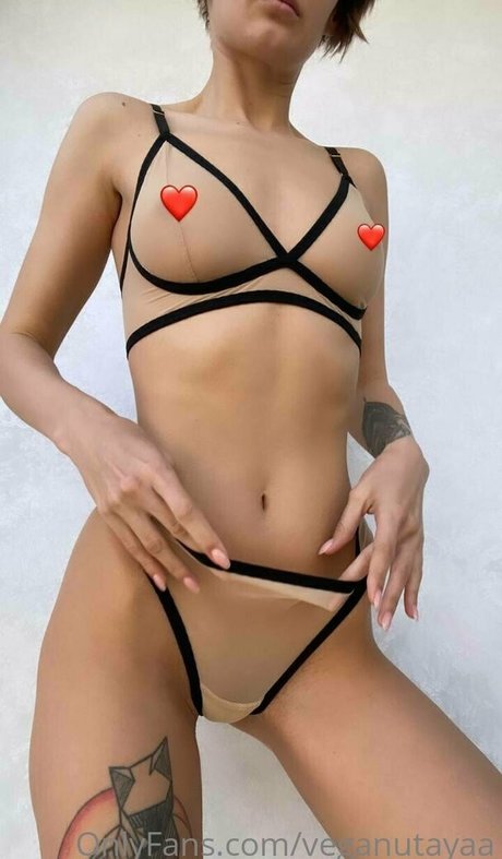 veganutayaa erotic star image