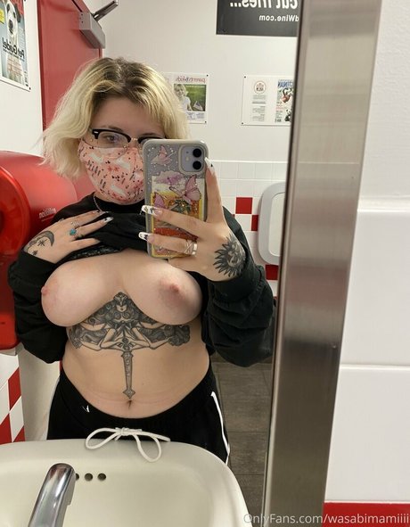 wasabimamiiii naked model gallery