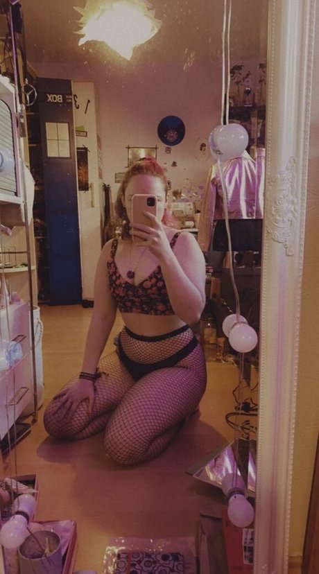 robinginger model erotic image