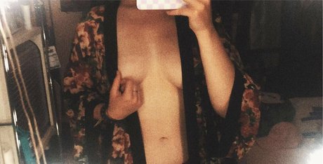 robinginger erotic actress pics