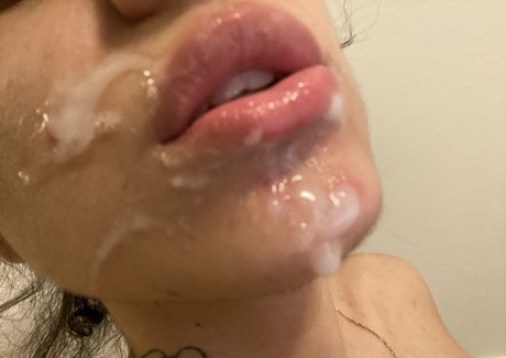 Queen Andrea erotic actress img