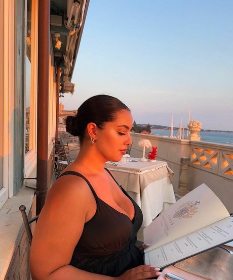 Zina Hadid star high quality image