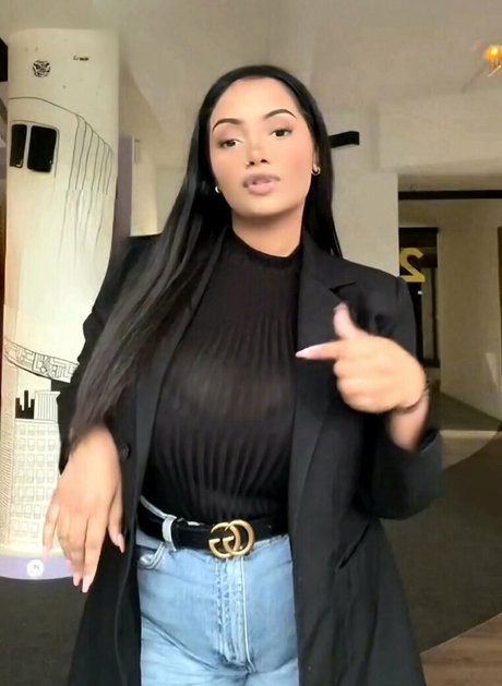 Zina Hadid best actress pictures