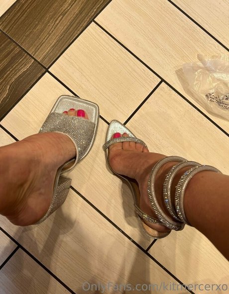 kitmercerxo model exclusive image