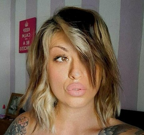 hottie lila naked actress photos