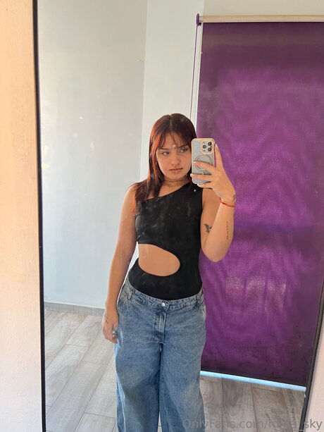 Mina Sky perfect model pic