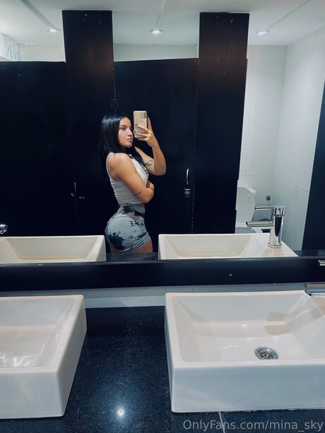 Mina Sky star pornographic photo