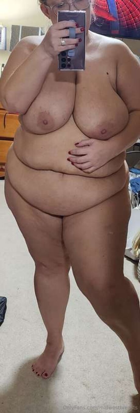 Midwestbreasts sexy star picture