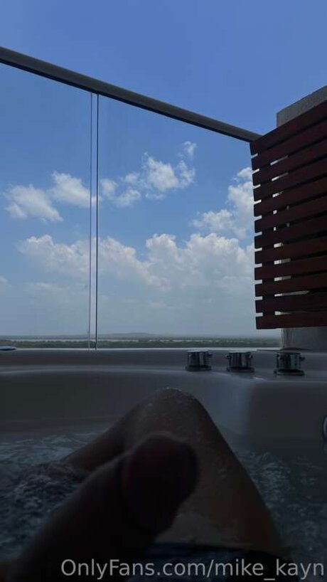 Mike Kayn beautiful actress img