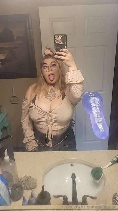 Eviltease star naked pictures