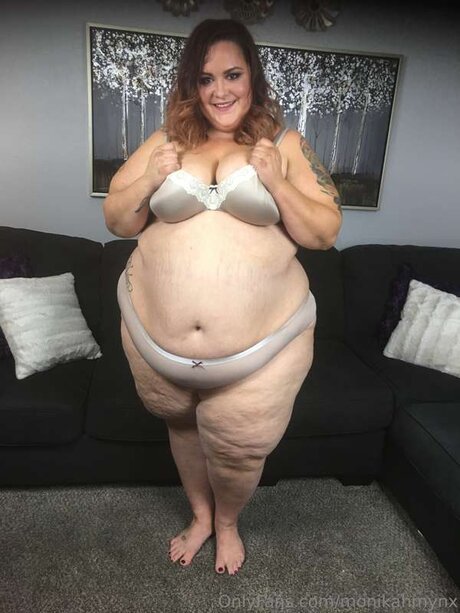 Monikamynx69 hot actress pic