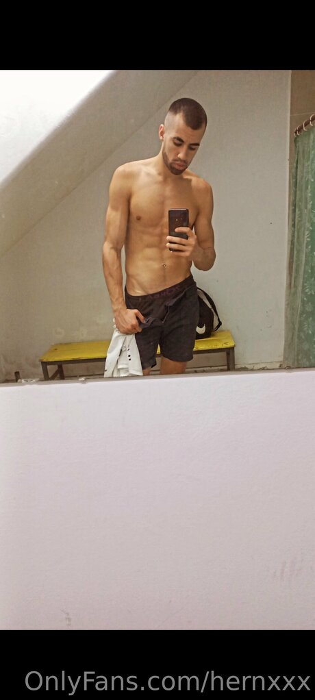 Hernxxx pretty model gallery