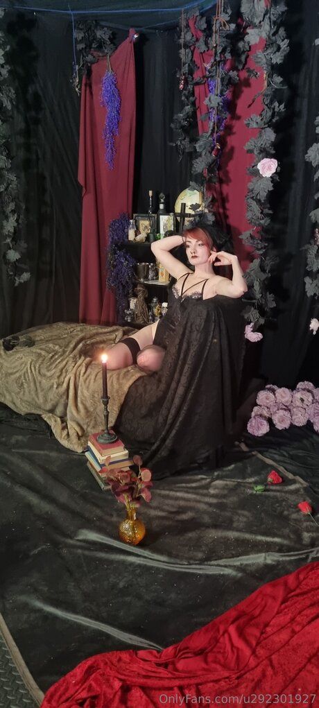 U292301927 perfect actress photo