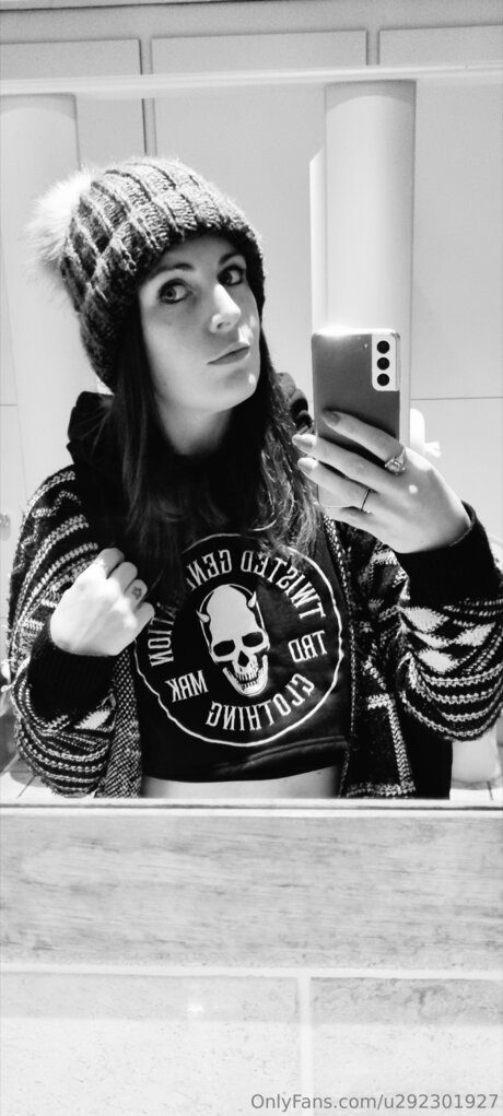 U292301927 model nudes pic