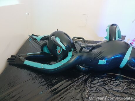 Kurolatex erotic model picture