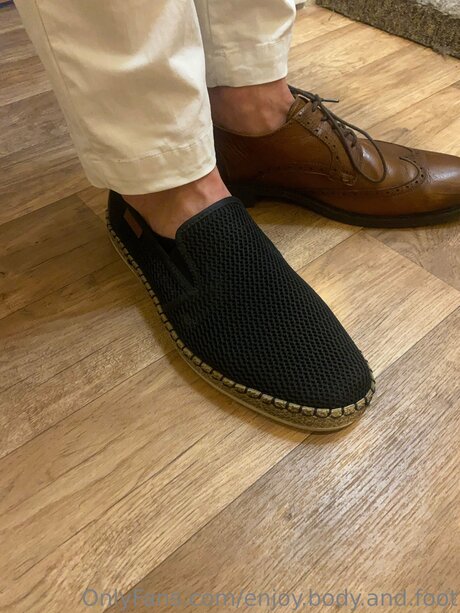 Enjoy Body And Foot hot model photo