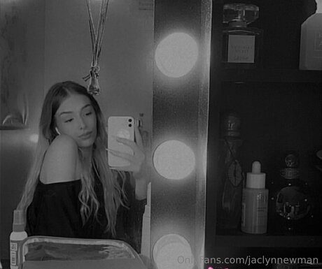 Jaclynnewman model naked photo