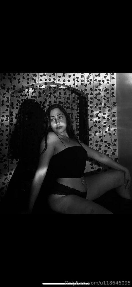 U118646095 nude star images