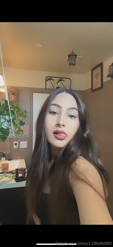 U118646095 model pretty archive